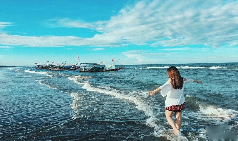 Hai Thanh Beach has few amenities, so plan your trip accordingly